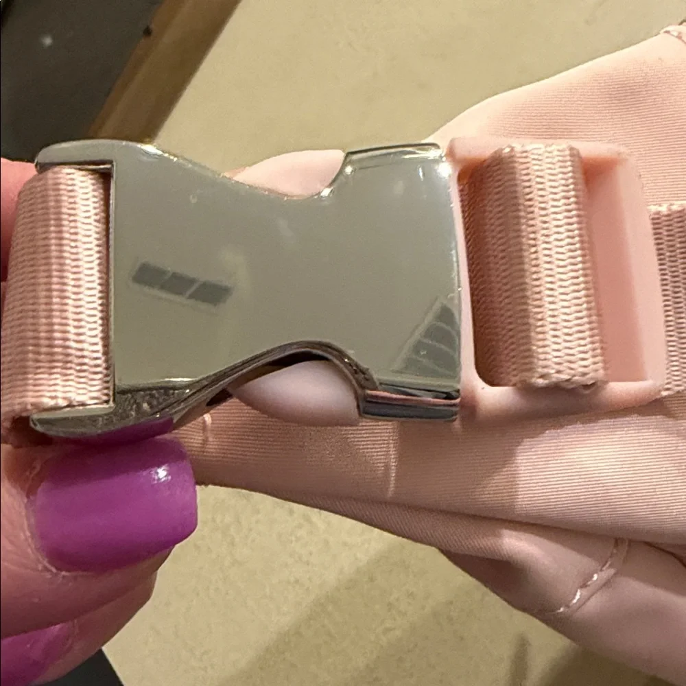 ALO YOGA | ✨NWOT✨ Explorer Fanny Pack in Ballet Pink